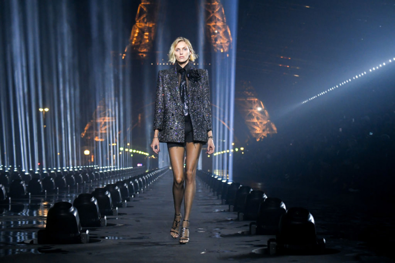 Saint Laurent покидает Неделю моды в Париже