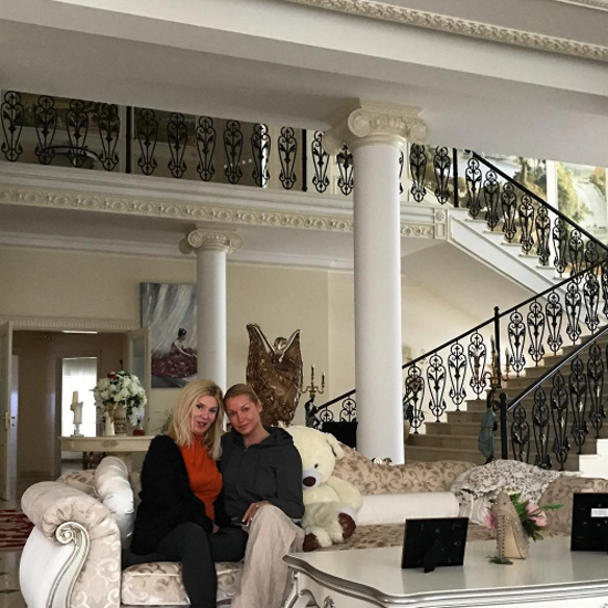 Ксения Собчак показала свой роскошный особняк за 40 млн