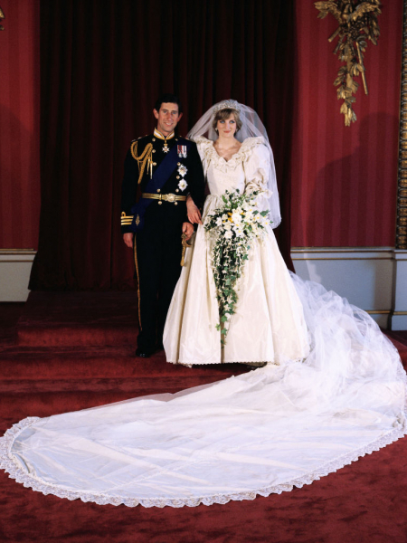 Репетиції з простирадлами і золота підкова: 12 фактів про весільну сукню принцеси Діани