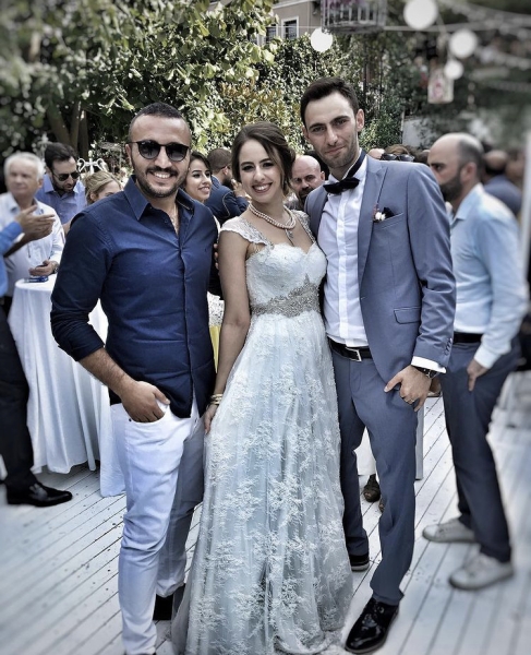 У яких сукнях виходять заміж звичайні турки: 30 реальних фото