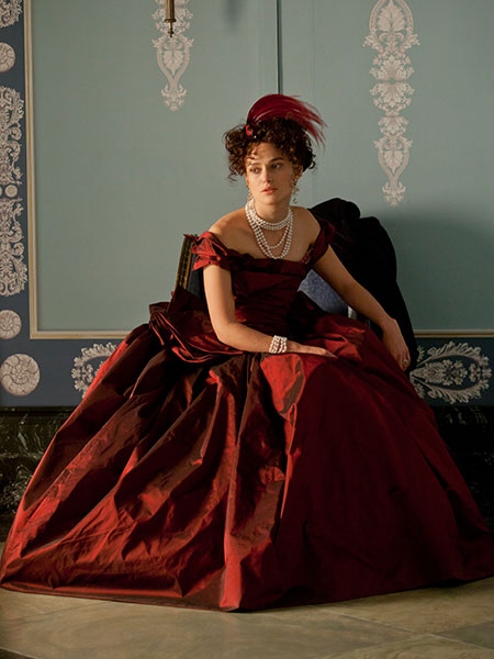 Женщина в красном: 10 чувственных алых платьев в кино